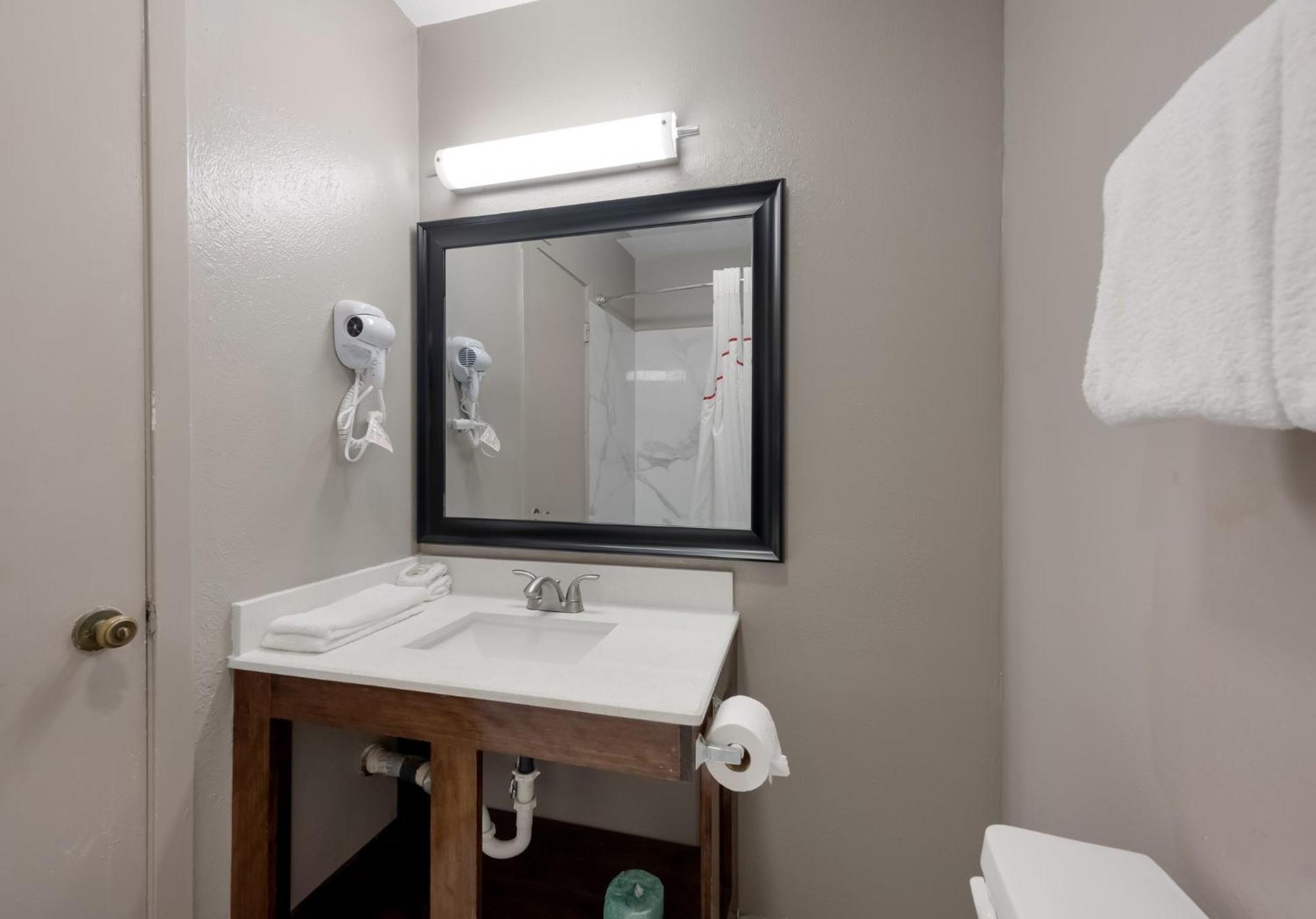Red Roof Inn Madisonville Extérieur photo